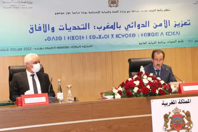 وزير الصحة يحذر من خطر تسويق “الأدوية المزيفة” ويتحدث عن “شبكات دولية”