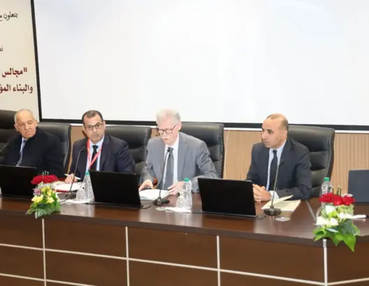 أكاديميون وسياسيون يستعرضون أدوار مجالس العمالات والأقاليم بين القانون والممارسة