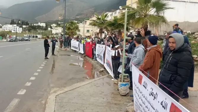 السلطات تمنع سكان “الزينات” من التنقل لعمالة تطوان للاحتجاج ضد تفجيرات المقالع (فيديو)