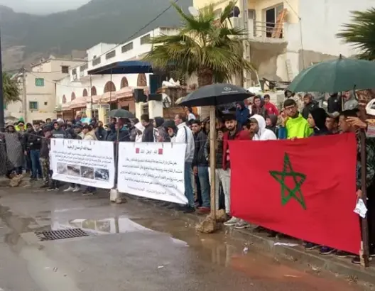 تفجيرات المقالع تُخرج سكان “الزينات” بإقليم تطوان للتظاهر من جديد (صور)
