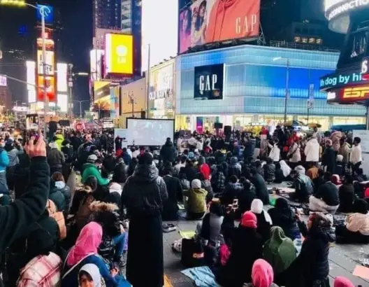 لأول مرة .. إقامة صلاة التراويح بأكبر ساحة تجارية بنيويورك ومسلمون قلقون
