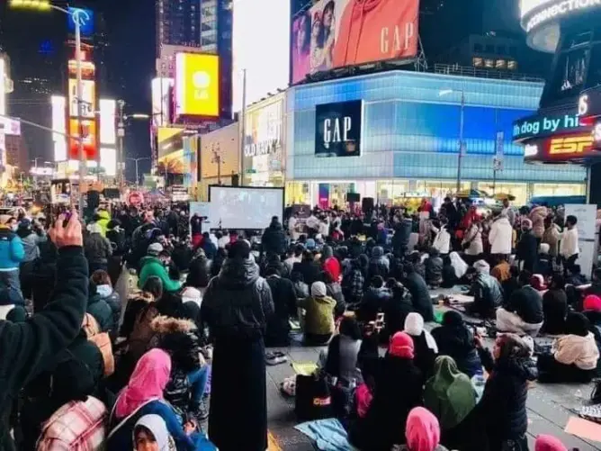 لأول مرة .. إقامة صلاة التراويح بأكبر ساحة تجارية بنيويورك ومسلمون قلقون