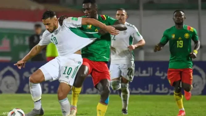 رئيس “الكاف” يلمح إلى تعرض منتخب الجزائر لـ”الحرمان” من المونديال