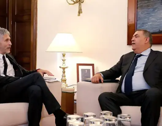 وزير الداخلية الإسباني: فتح الحدود البرية لسبتة ومليلية مع المغرب بات وشيكا