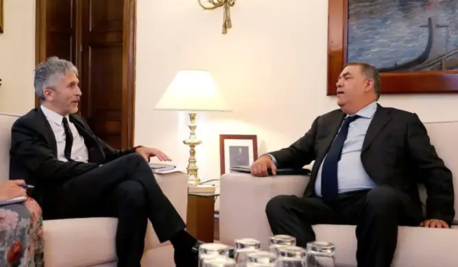 وزير الداخلية الإسباني: فتح الحدود البرية لسبتة ومليلية مع المغرب بات وشيكا