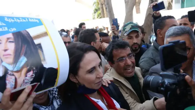 تصدع بحزب “الشمعة” في مراكش .. والحزب يصف المنشقين بـ”أصحاب الشطحات السياسية”   