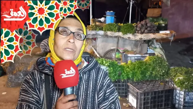 “سيدة مقدة”.. سميرة من أزمور أم لأيتام تمتهن بيع الخضر لكسب قوت يومها (فيديو)