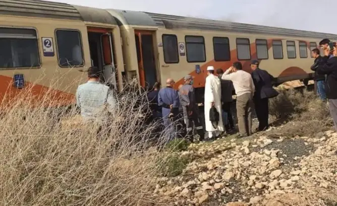 دهس شخص وحمار واندلاع نيران بمرحاض مقصورة .. 3 حوادث ب3 قطارات بين وجدة وفاس
