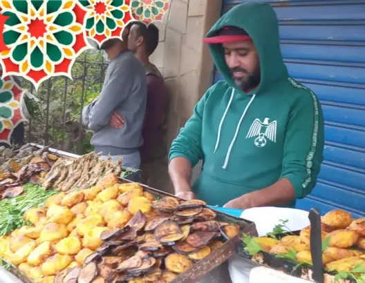 بائعو السمكك المقلي والفلفل والبدنجان بأزمور يشتكون ضعف الإقبال في رمضان