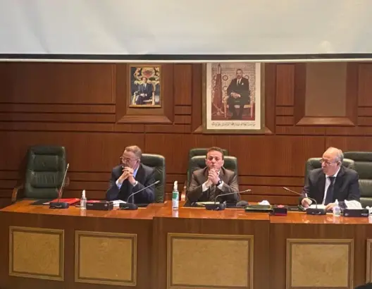 تفاصيل اجتماع عبد الجليل ولقجع بمهنيي النقل بحضور الأبناك وشركات التأمين