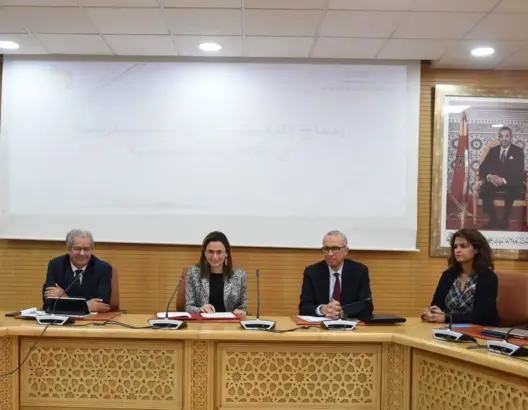مزور تحث الوزراء والمندوبين السامين على اعتماد الأمازيغية في الإدارات العمومية