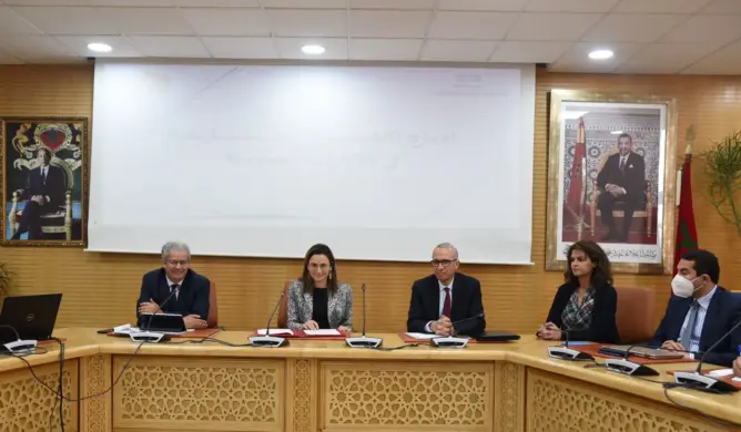 مزور تحث الوزراء والمندوبين السامين على اعتماد الأمازيغية في الإدارات العمومية