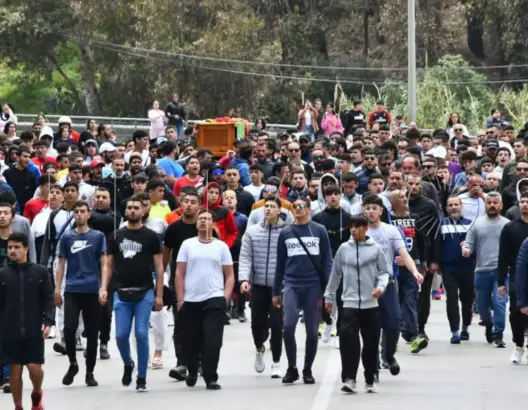 مقتل طفل مغربي بالرصاص يثير احتجاجات بسبتة.. ومطالب بتوفير الحماية لـ”الأحياء المغربية” (فيديو)