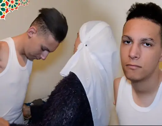 أيوب.. شاب وُلد بدون يدين ووالدته تناشد المحسنين مساعدتها على إعالته وتأمين مستقبله (فيديو)
