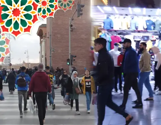 في آخر أيام رمضان.. شاهد إقبال ساكنة وجدة على اقتناء ملابس العيد