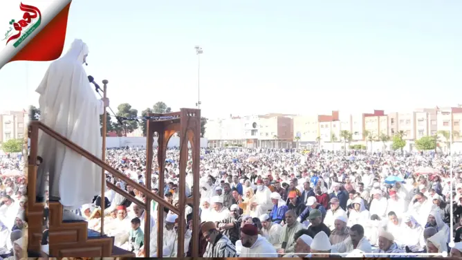 لى غرار باقي مدن المملكة، أدى آلاف المصلين صباح اليوم الإثنين، صلا