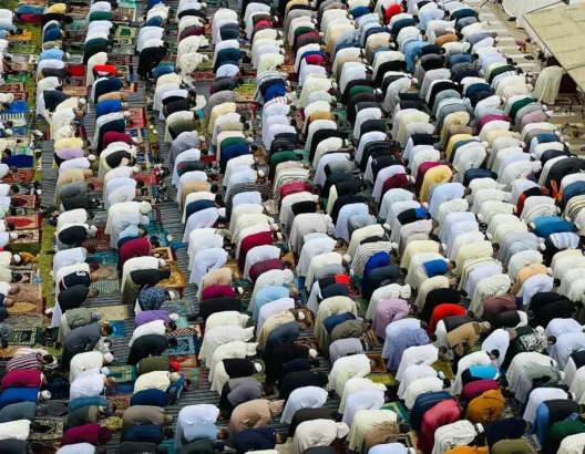 بعد عامين من انقطاعها.. المغاربة يؤدون صلاة العيد والمصليات تتحرر من قيود كورونا (فيديوهات وصور)