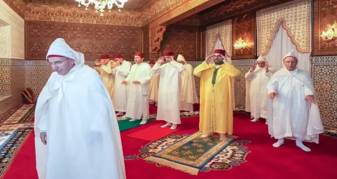 الملك محمد السادس يؤدي صلاة عيد الفطر بحضور محدود