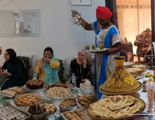 العيد بساحل العاج.. الجالية المغربية بأبيدجان تحافظ على تقاليد الوطن (فيديو)