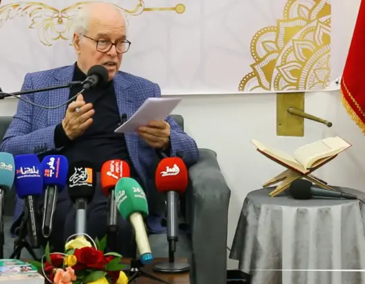 معنينو يتحث عن تاريخ الجزائر واستقلالها ويصرح: القيادة الجزائرية تدرب الجيش على عداوة المغرب