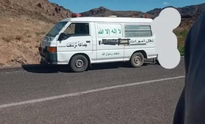 تغطية كلمة “المسلمين” من سيارة الموتى أثناء نقل جثث سياح أجانب بـ”تازناخت” يثير جدلا