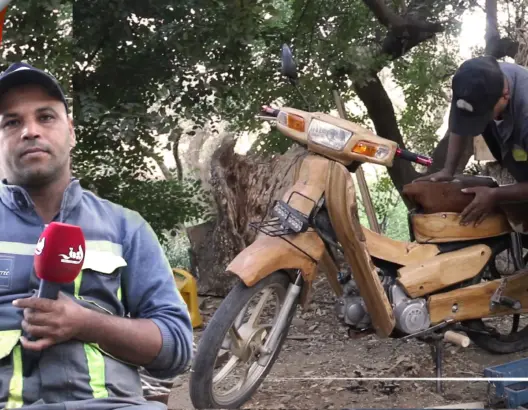 مصطفى حرفي يجعل من الخشب أشكالا هندسية بديعة