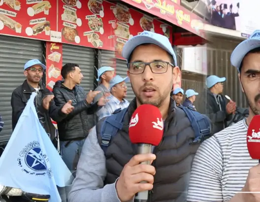 عمّال توزيع فواتير الماء والكهرباء بريضال يستنكرون “إقصائهم” ويطالبون بإدماجهم والاحتفاظ بوظائفهم