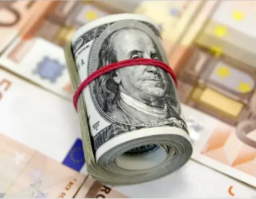 يهيمن أم ينكمش؟.. مستقبل الدولار الأمريكي في الاقتصاد العالمي يقسم الخبراء
