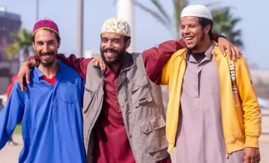 إيحاءات جنسية وخمر واستهزاء بالملتحين.. هل تاجر “طاليس” بالدين من أجل المال؟