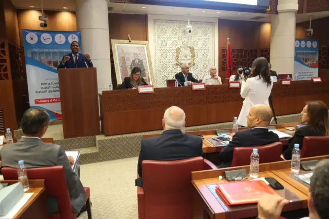 فرق المعارضة تستدعي فنانين ومؤلفين للبرلمان وتنشد قانونا “عادلا ومنصفا” يضمن حقوقهم (فيديو)