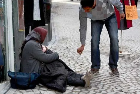 تزايد “السعّاية” بشوارع المملكة يجر وزيرة الأسرة إلى المساءلة البرلمانية