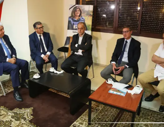 في زيارة لسفير فلسطين.. منظمات إعلامية تعزي في أبوعاقلة وتطالب بالتحقيق في اغتيالها (فيديو)