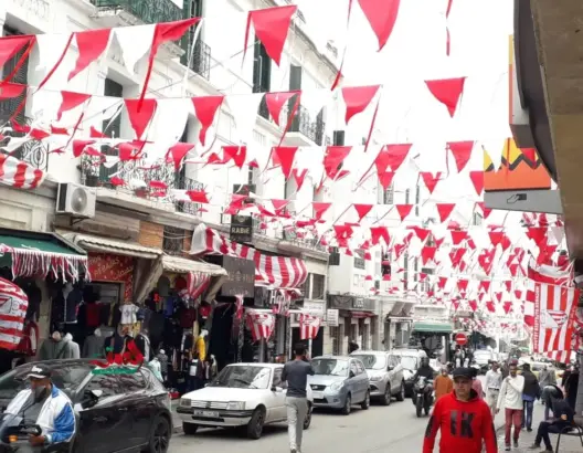 تطوان تتزين بالأحمر والأبيض قبيل نهائي “العرش”.. والآلاف يستعدون لتنقل تاريخي لأكادير (فيديو وصور)