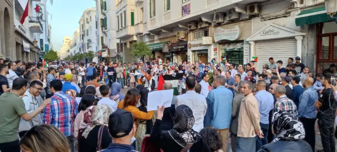متظاهرون بتطوان ينددون باغتيال شيرين أبو عاقلة ويطالبون بـ”إسقاط التطبيع” (صور)
