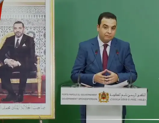الحكومة تصادق على قانون يسمح للزوج الموظف بالاستفادة من رخصة أبوة لـ15 يوما وتصفه بالمكسب التاريخي
