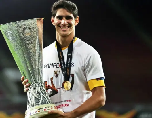 المغربي بونو يتفوق على حارس ريال مدريد ويُتوج بلقب أفضل حارس في “الليغا”