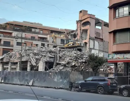 هدم بنايات “كولونيالية” بحي جليز بمراكش يثير انتقادات واسعة