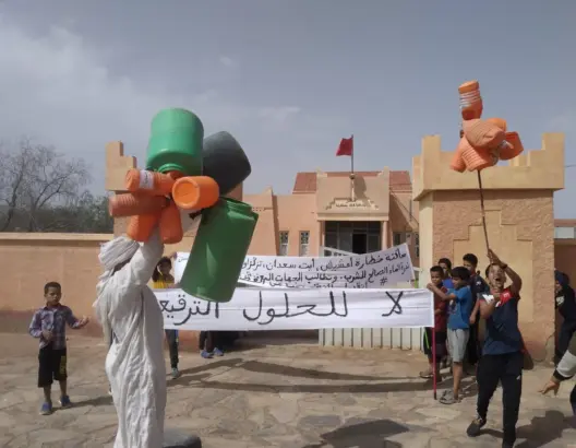 العطش يخرجُ مواطنين من عمالة تنغير في مسيرة مشيا على الأقدام نحو زاكورة
