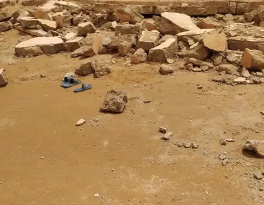 انهيار حائط يودي بحياة طفل نائم بتنغير