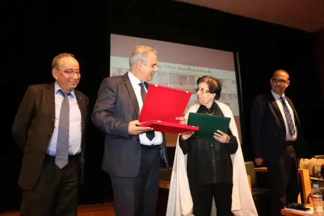 بحضور شخصيات بارزة.. تكريم الأديبة المغربية خناثة بنونة بدرع “بيت مال القدس” (فيديو)
