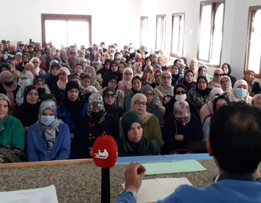عمال سبتة ومليلية القانونيين ينددون بفرض التأشيرة عليهم ويهددون بالتظاهر على الحدود
