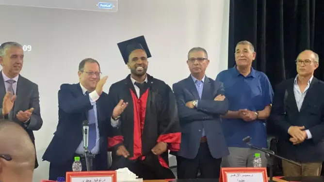 الفنان محمد باسو ينال شهادة الدكتوراه بميزة “مشرف جدا” (صور)