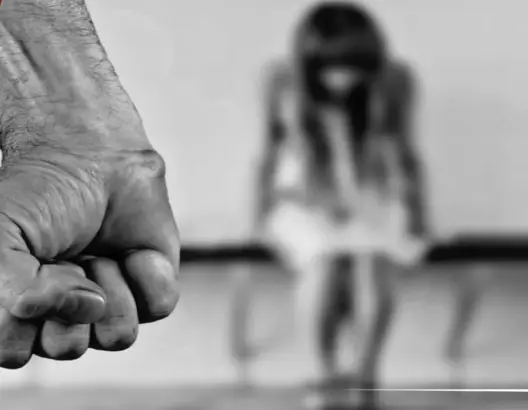 قاصر بخنيفرة تتهم محاميا بالتغرير بها والاعتداء عليها جنسيا (فيديو)