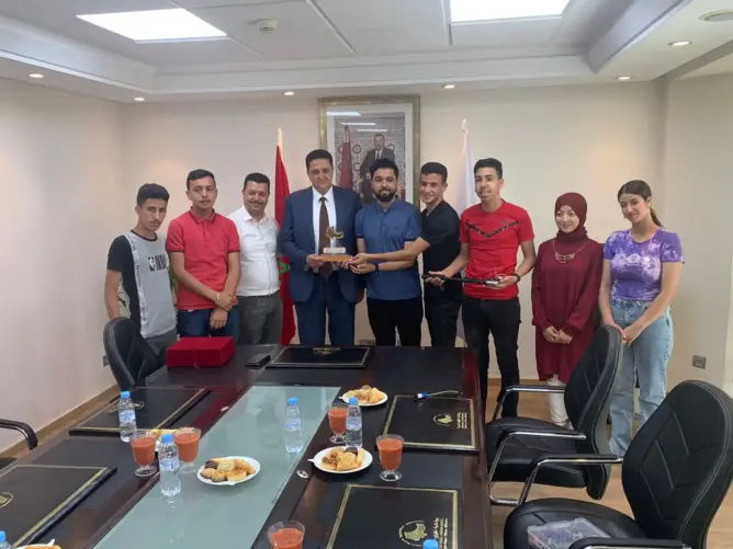 تكريم تلاميذ طنجة الذين ابتكروا عصا إلكترونية للمكفوفين (صور)