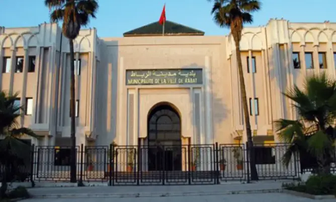 فساد بجماعة الرباط.. ضبط موظف متلبس بـ”التلاعب” في وثائق رسمية وتقديمه أمام وكيل الملك