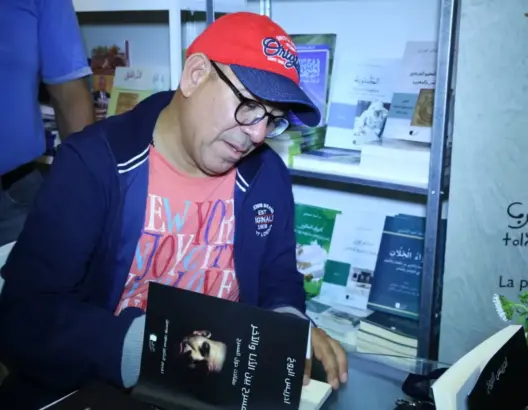 عصارة تجربته المسرحية.. الروخ يوقع كتاب “المسرح بين الأنا والآخر” بمعرض الكتاب (فيديو)