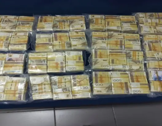 الجمارك تحبط تهريب أكثر من 550 ألف درهم من العملة الصعبة بميناء طنجة المتوسط