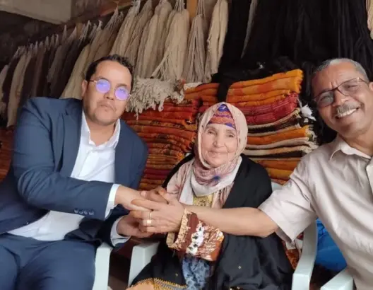 ضحية القرصنة الجزائرية مباركة أيت أحسي تُكرّم في مهرجان أحواش بورزازات