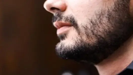 مثير .. خبراء يُحْصون فوائد اللِّحيَة ويُوصُون بالعناية بها