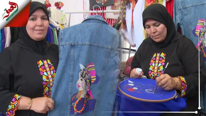سعاد .. سيدة مغربية تبدع لوحات فنية بالصباغة على الثوب والطرز بالإبرة الشرقية (فيديو)